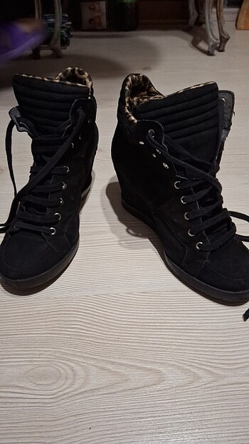 Guess Guess 40 numara nubuk ayakkabı