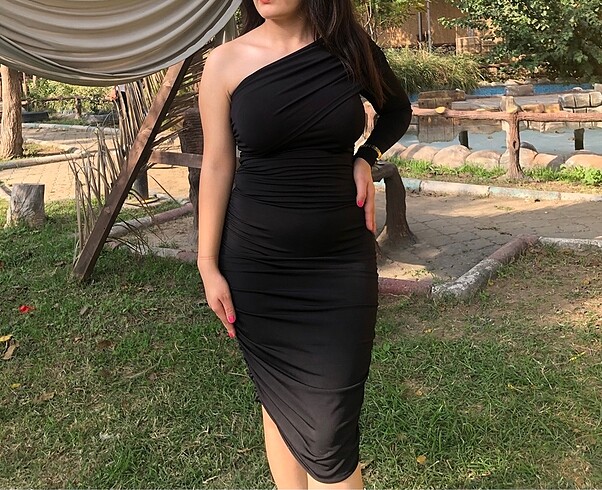 Zara Siyah tek kol diz altı elbise