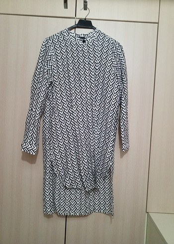 LC Waikiki Uzun Kollu Siyah Beyaz Kadın Tunik