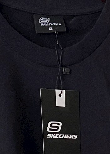 Erkek Siyah Baskılı Kısa Kollu Tişört
SKECHERS orijinal - Görsel 4