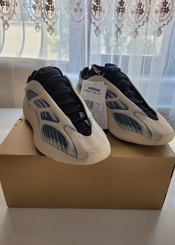 Adidas Adidas Yeezy 700 v3