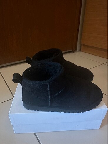 Ugg Siyah Bot