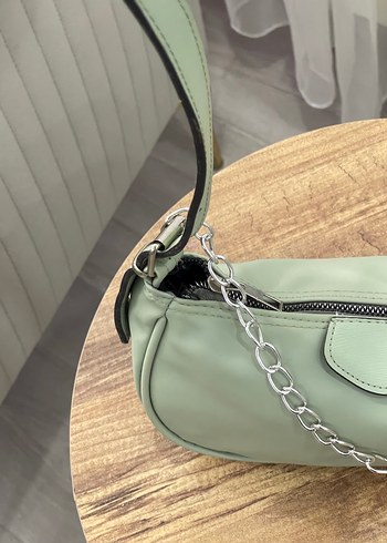 Zincir Detaylı Pastel Yeşil Kadın Çanta