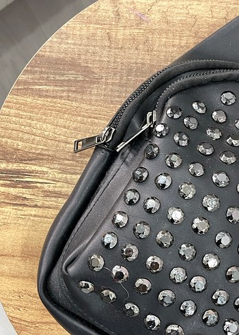 Beden Siyah Deri Zincir Detaylı Biker Çapraz Çanta