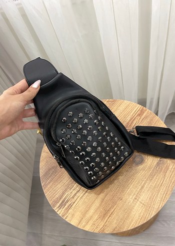  Beden siyah Renk Siyah Deri Zincir Detaylı Biker Çapraz Çanta