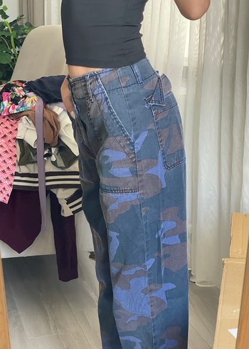 Diğer Kadın Mavi Kamuflaj Desenli Bol Kesim Denim Pantolon