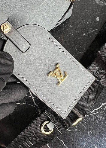  Beden mavi Renk Louis Vuitton Petit Male Çanta 