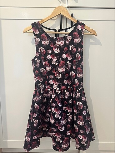 H&M çiçekli kısa elbise