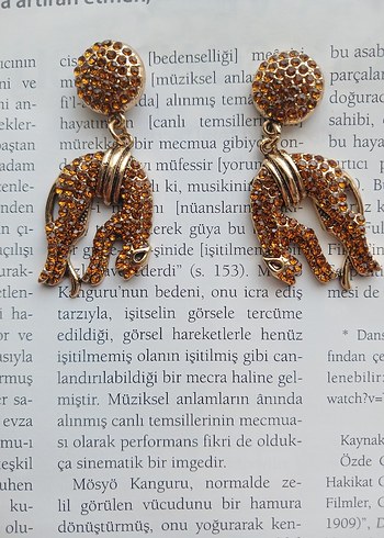Beden zirkon taşlı 925 ayar gümüş leopar sallantı küpe