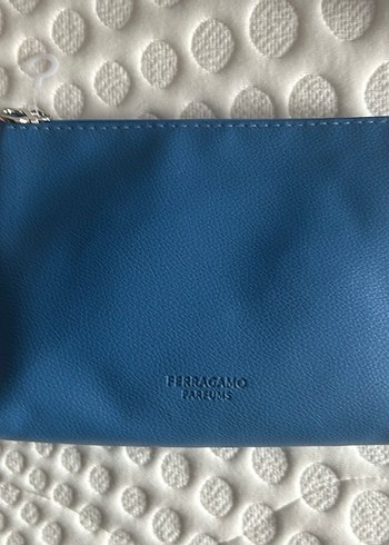 Ferragamo Thy Seyehat Çantası