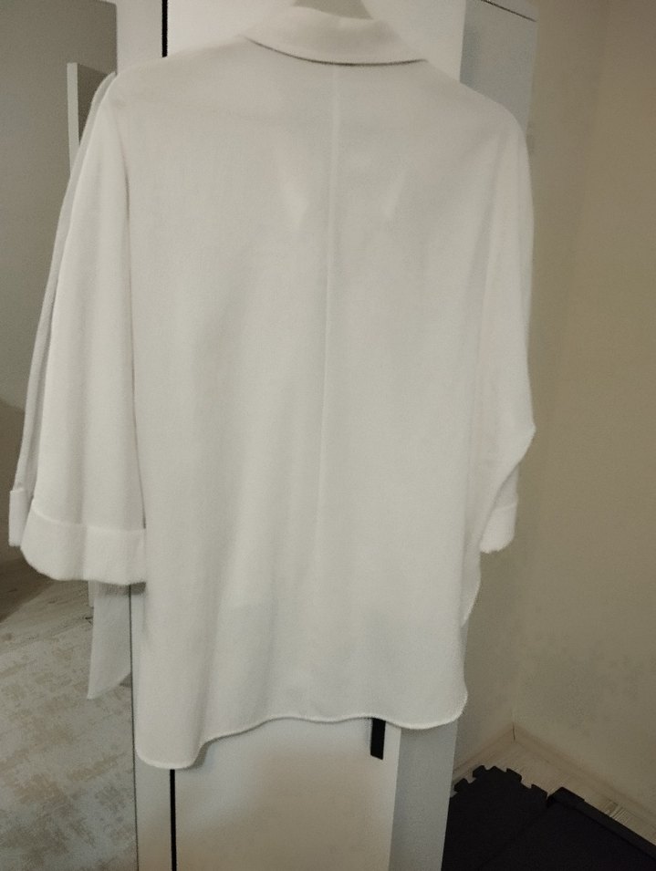 Beyaz Keten Düğmeli Kadın Gömlek - Görsel 3