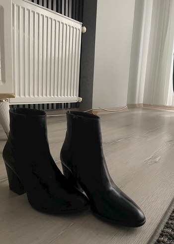 36 Beden Siyah Deri Kadın Bot