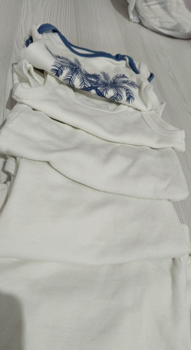 Beyaz Erkek Bebek Kolsuz Body - Görsel 2