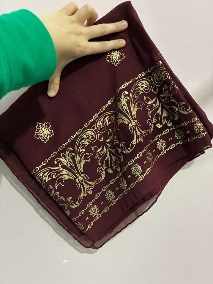 Bordo gold baskılı Parlak büyük boy şifon eşarp Örtü — görsel 2/11