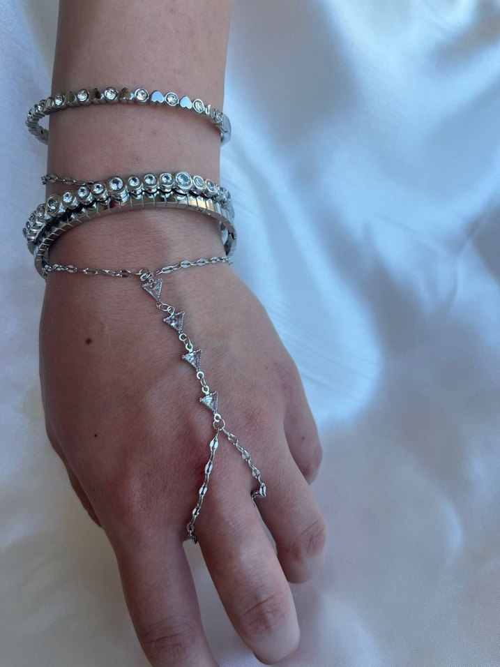 Gri Yılan Desenli Zincir Detaylı Kadın El Zinciri - Görsel 4