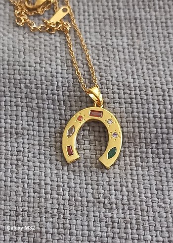Beden Diger İşlemeli Zincir Detaylı Altın Kolye