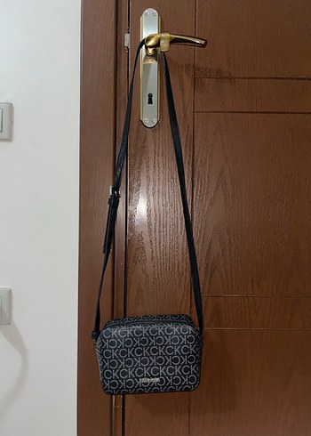  Beden Calvin Klein Kadın Askılı Çanta