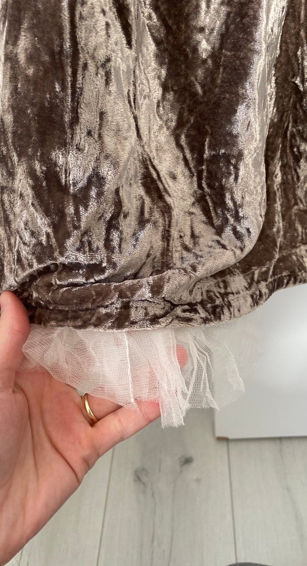 Kız Çocuk Kahverengi Nakışlı Kadife Elbise - Görsel 3