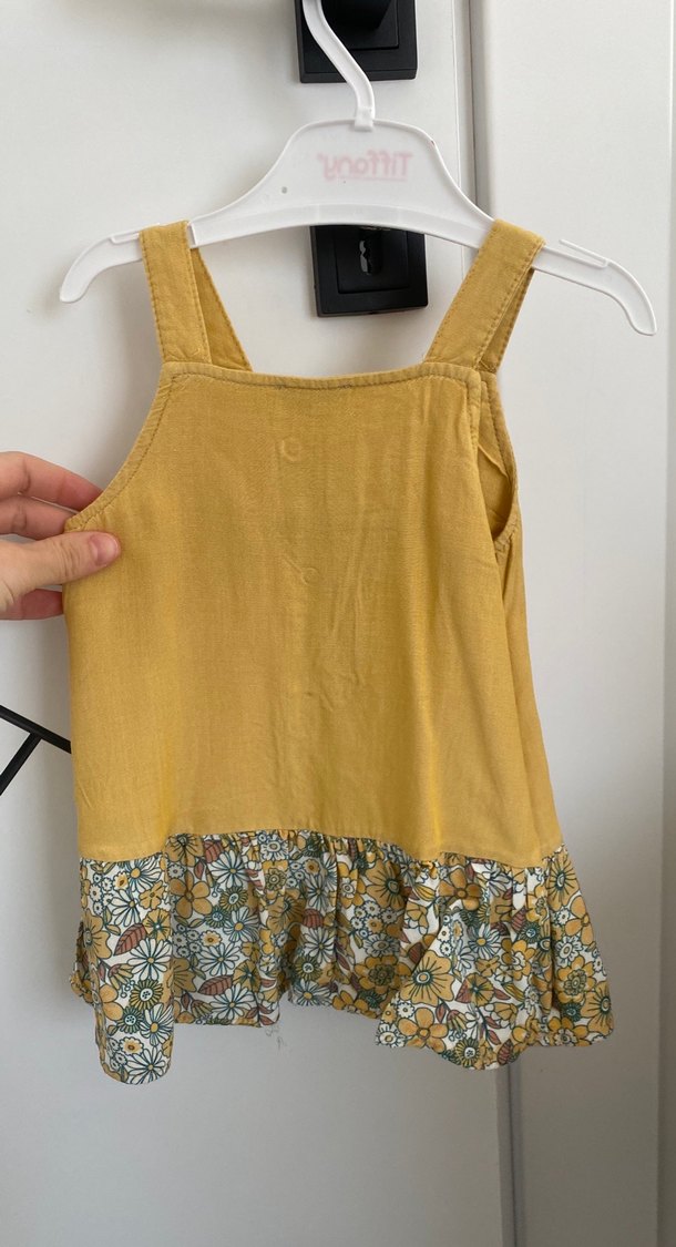 Sarı Düğmeli Kolsuz Kız Bebek Elbisesi - Görsel 3