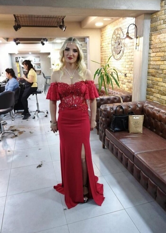 Kırmızı abiye elbise kina gecesi için ideal - Görsel 2