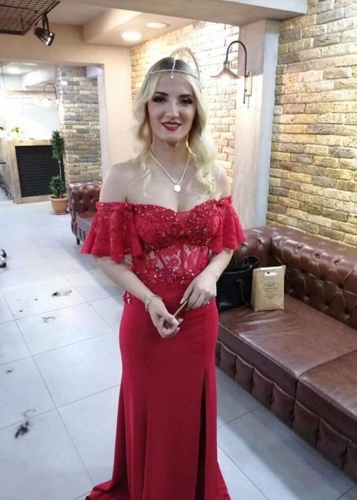 Kırmızı abiye elbise kina gecesi için ideal - Görsel 3