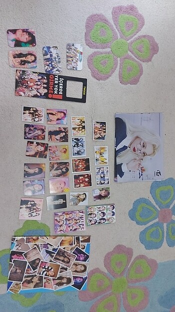 TWICE 20 Fotokart, 2 Defter, 1 Magnet,6 Fotokart Posterler