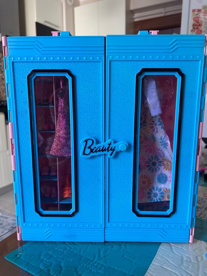 Barbie gardolabı, kıyafetleri ve aksesuarları - Görsel 2