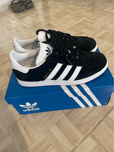 37 Beden siyah Renk Adidas gazelle