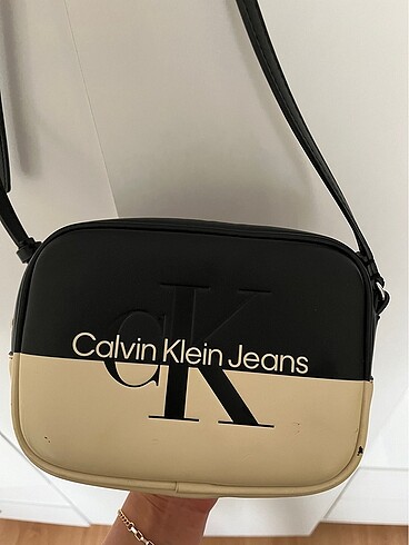  Beden Calvin klein çapraz çanta