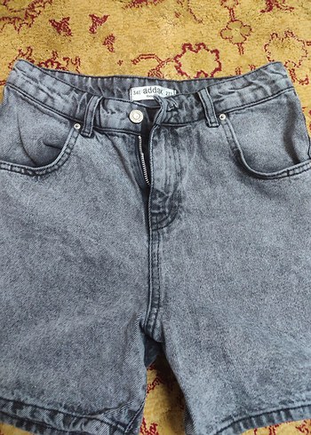 Addax Gri Batik Desenli Bol Kesim Mini Denim Şort
