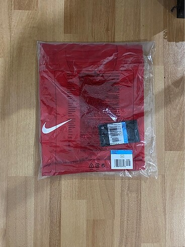 Nike kırmızı tişört