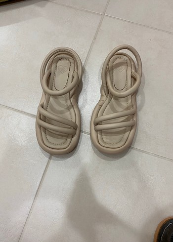 Bej Dolgu Topuklu Kadın Sandalet - Görsel 2