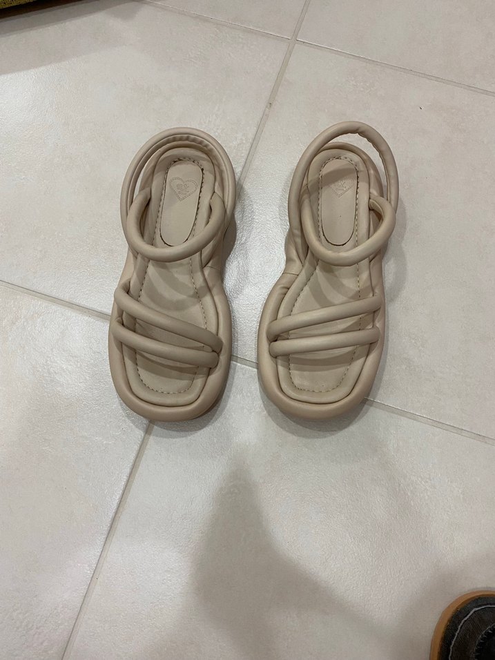 Bej Dolgu Topuklu Kadın Sandalet - Görsel 2