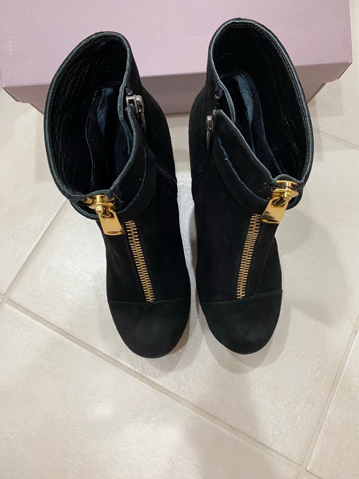 Siyah Süet Dolgu Topuklu Tokalı Kadın Bot - Görsel 3