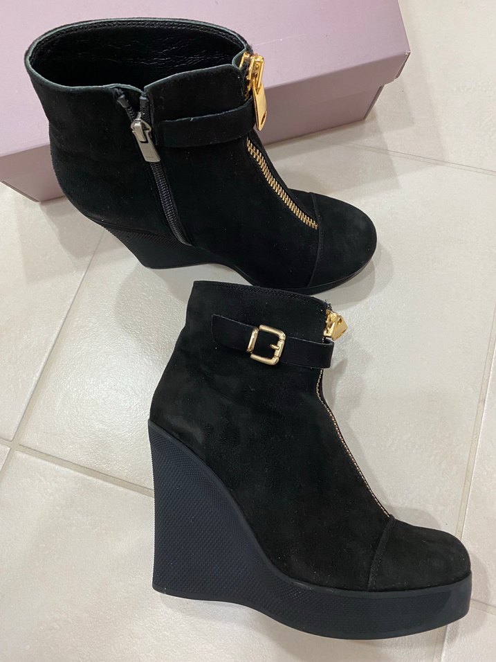 Siyah Süet Dolgu Topuklu Tokalı Kadın Bot - Görsel 2
