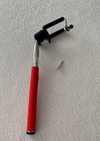 Kablolu Kırmızı Selfie Çubuğu - Görsel 2