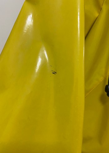 Sarı Düğmeli Midi Kadın Yağmurluk - Görsel 2