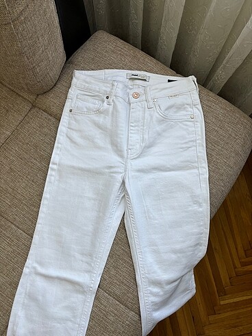 Mavi jeans beyaz pantolon