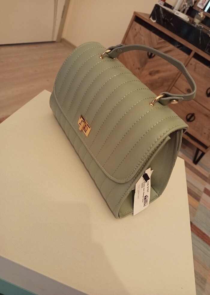 Şık,kemerli el ve omuz çantası. - Görsel 4