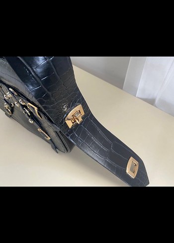 Siyah Deri Kemerli Yılan Desenli Çanta - Görsel 3