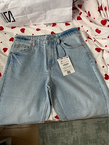 Bershka Sıfır bershka taşlı kot fişi kaybedip değişim . Yapamadık dar ge
