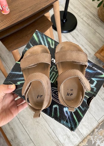 Kız Çocuk Bej Süet Tokalı Sandalet - Görsel 4