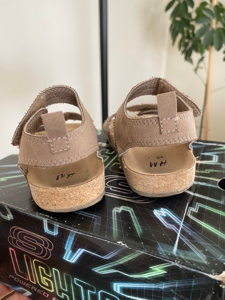 Kız Çocuk Bej Süet Tokalı Sandalet - Görsel 3