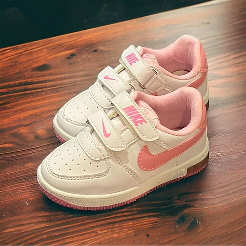 30 Beden pembe Renk Pembe Işıklı???? Nike Serisi