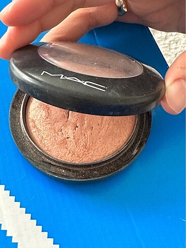Beden Renk MAC CHEEKY BRONZE Mineralize Skinfinish Aydınlatıcı Pudra