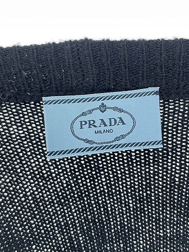 44 Beden siyah Renk Prada Hırka %70 İndirimli.