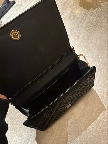 Beden love moschino canta