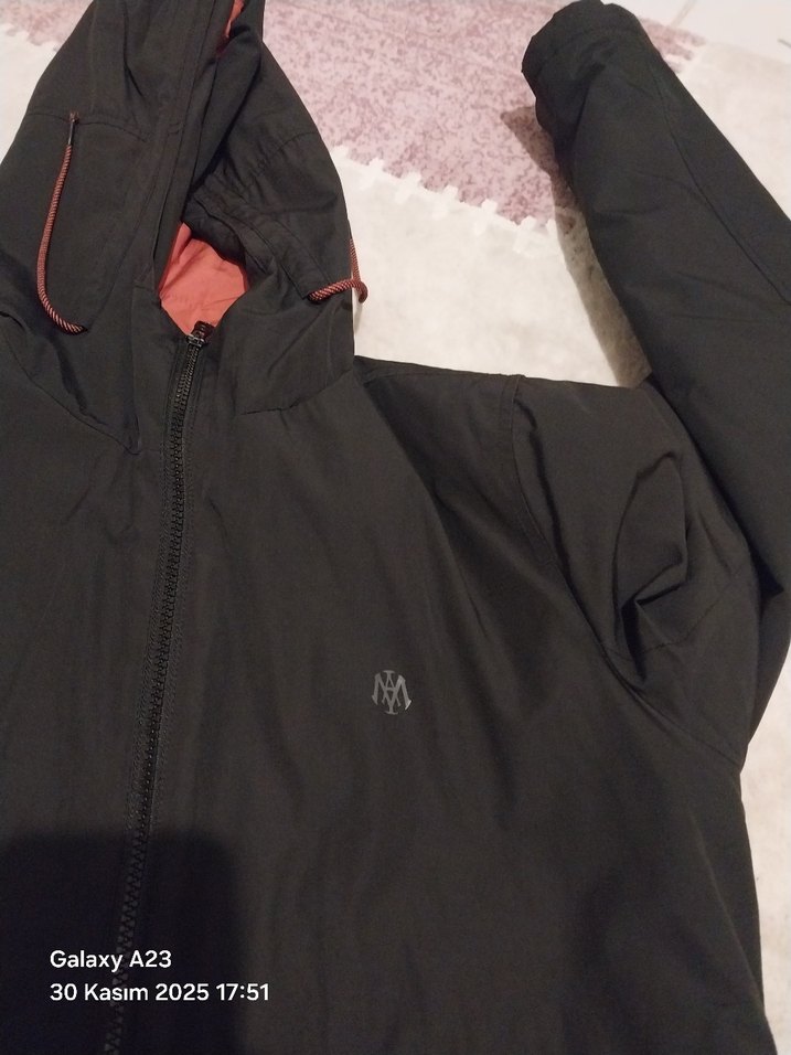 Fermuarlı mavi marka orjinal Siyah Kapüşonlu Erkek Ceket - Görsel 2