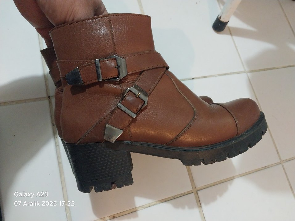 Kahverengi Deri Kadın Dolgu Topuklu Bot - Görsel 4