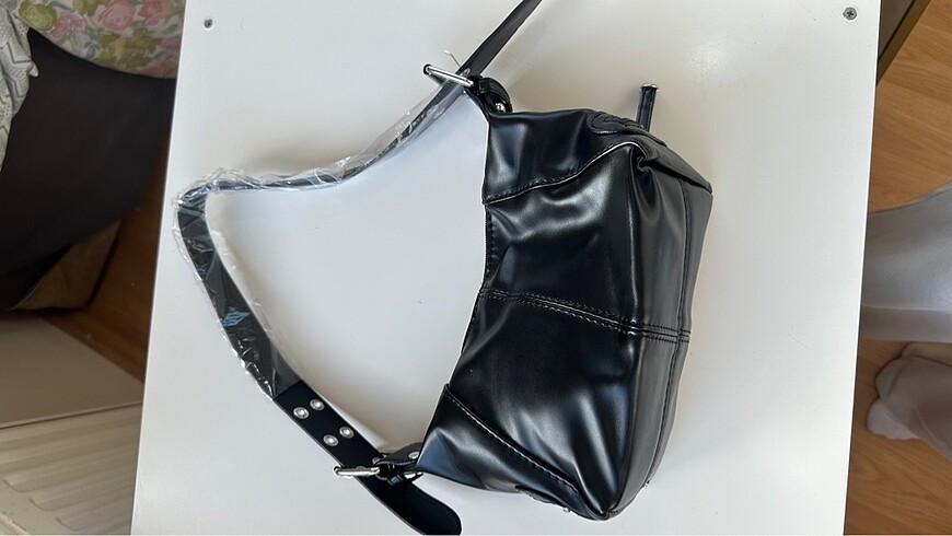 Siyah kemer kol çantası